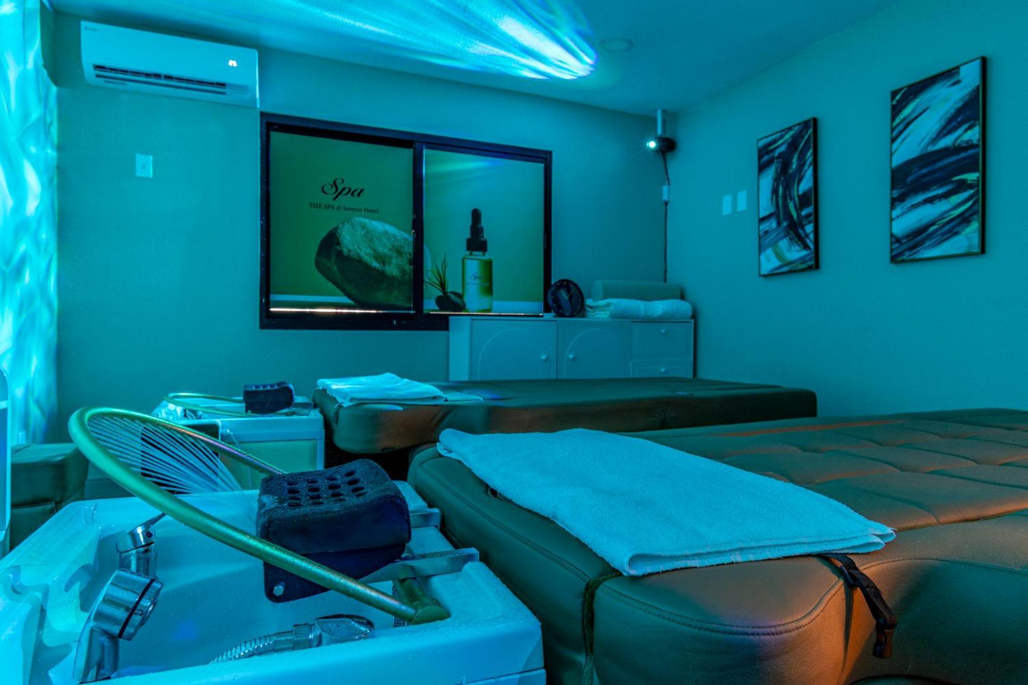 Serene Vegas Boutique Hotel Лас-Вегас Экстерьер фото