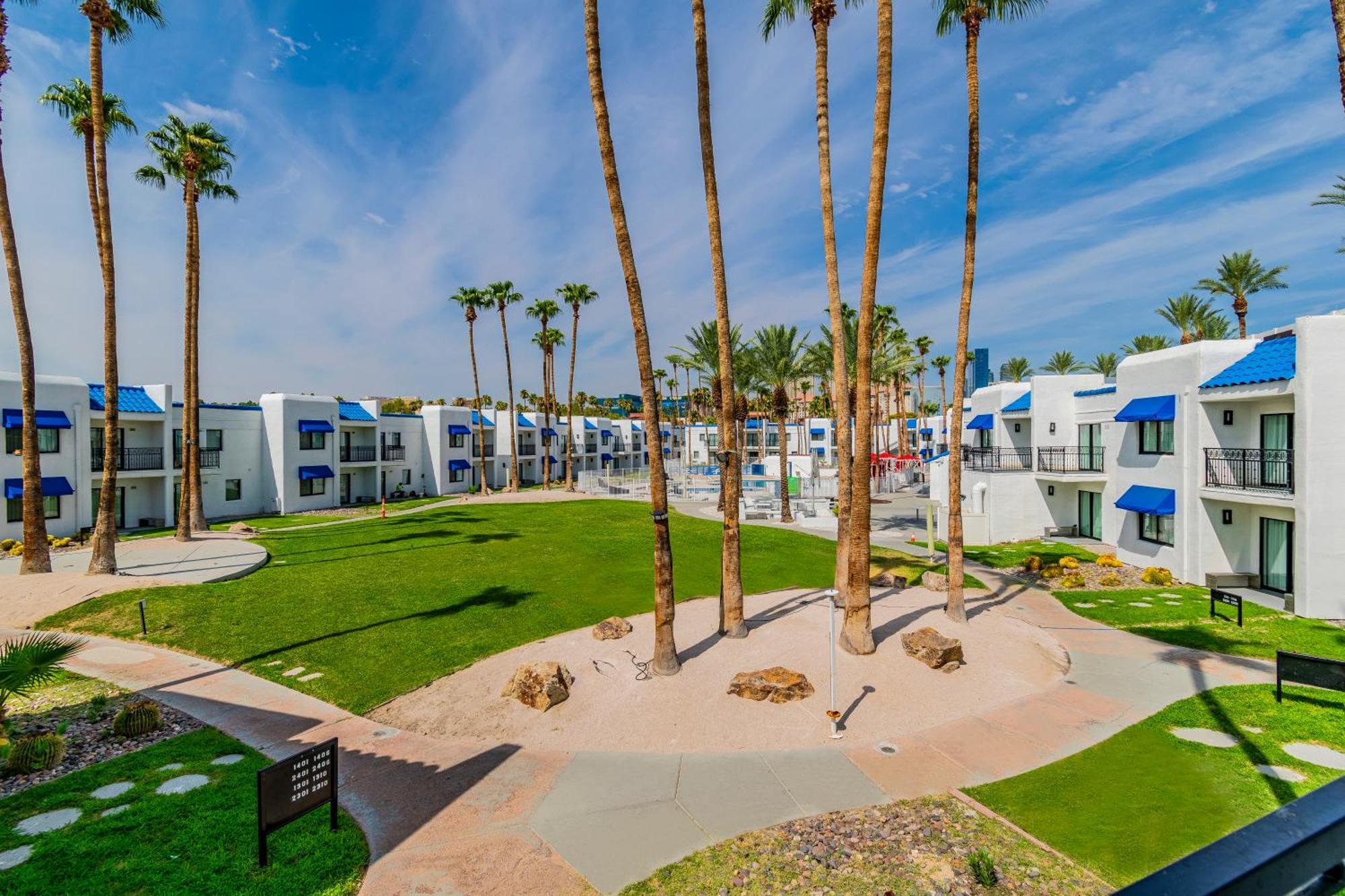 Serene Vegas Boutique Hotel Лас-Вегас Экстерьер фото